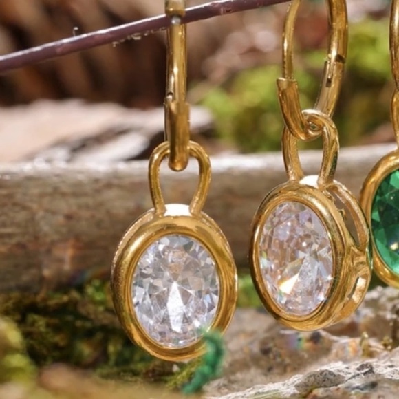 𝅺NEW 18k Gold Plated Huggie Oval Crystal Hoop Earrings - Picture 6 of 8